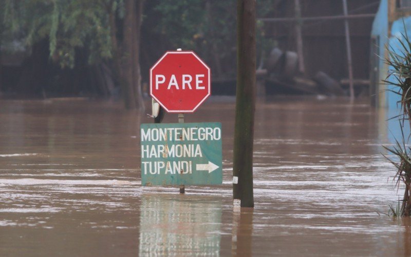 Acesso a RS-124, rumo aos municípios de Pareci Novo, Tupandi e Montenegro, por São Sebastião do Caí está interditado; há pontos com mais de 1 metro de água devido a cheia do Rio Caí | abc+