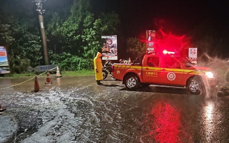 Rodovia Arnaldo Opptiz, em Canela, está bloqueada