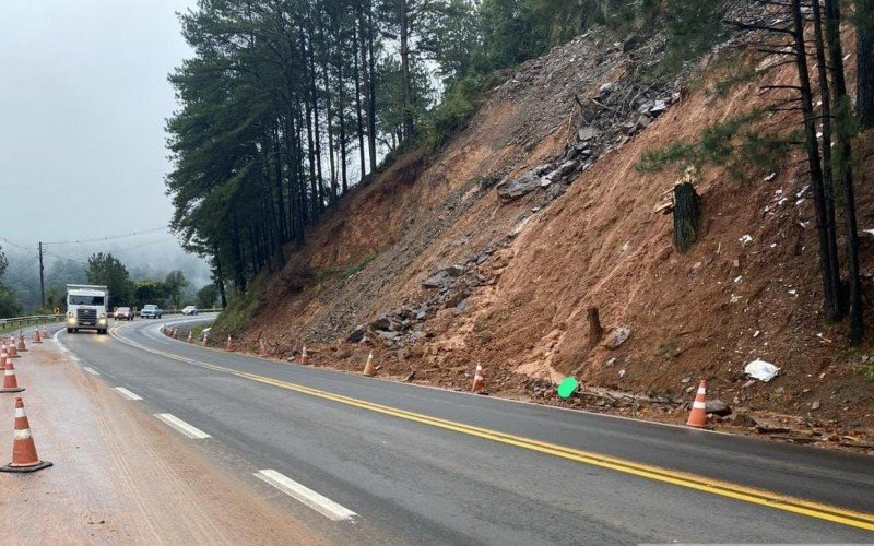 RS-122 é liberada após deslizamento de terra na região da Serra | abc+