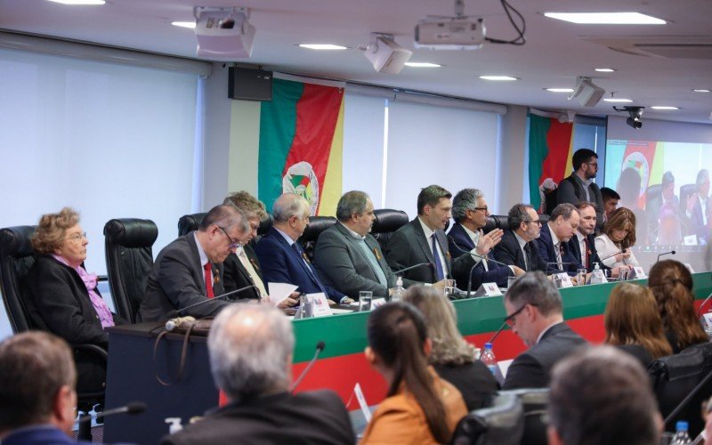 Representantes do governo federal, estadual e municipal se reuniram com entidades da aviação