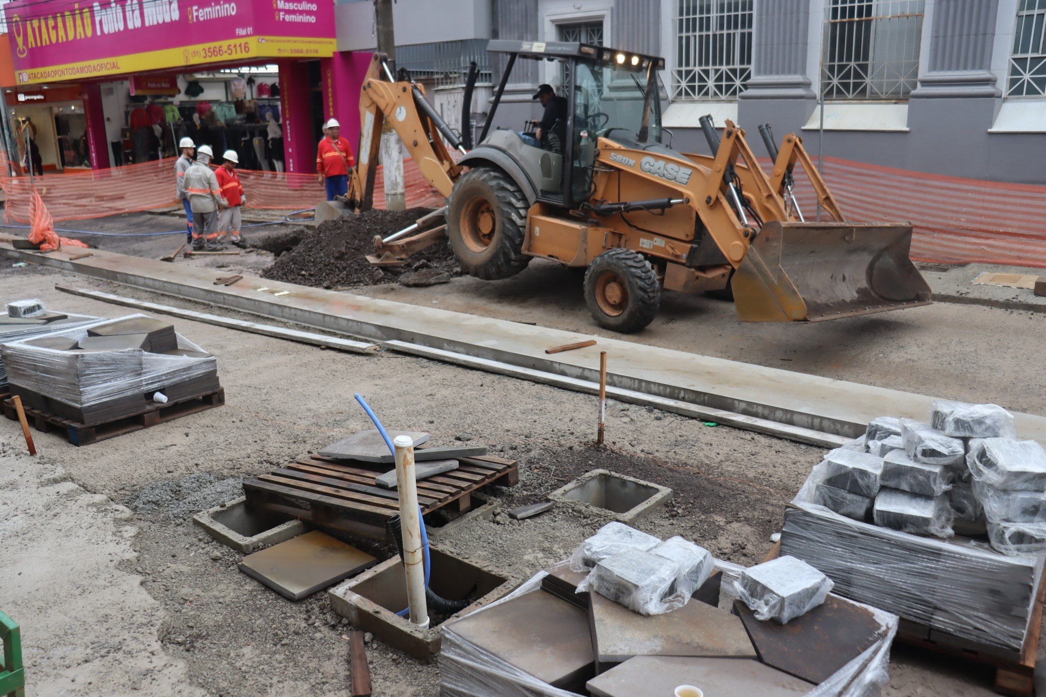 Obra segue em andamento na 2Âª quadra da Rua IndependÃªncia