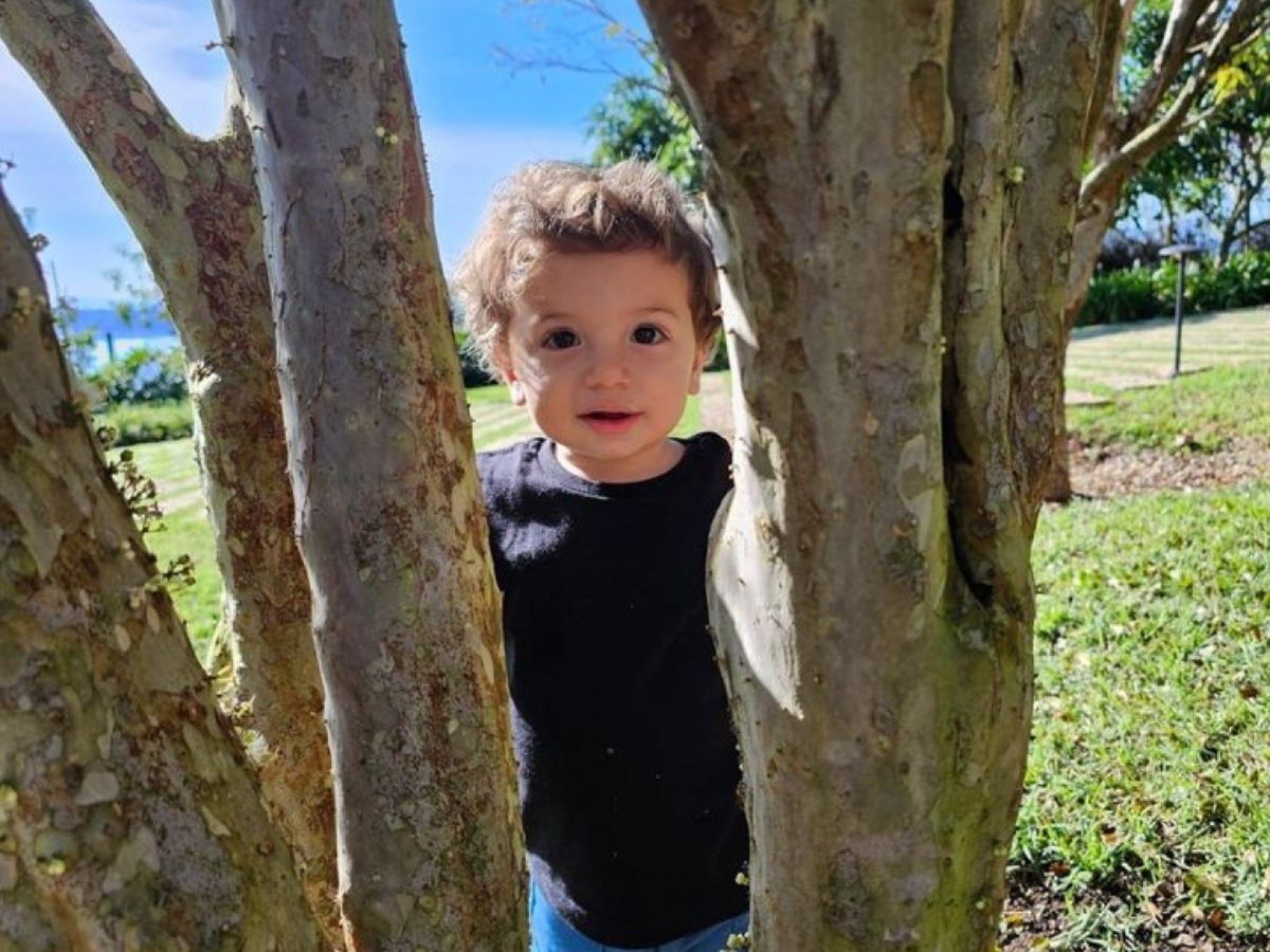 Fotos de Luca, filho caçula de Claudia Raia, em meio à natureza encantam web