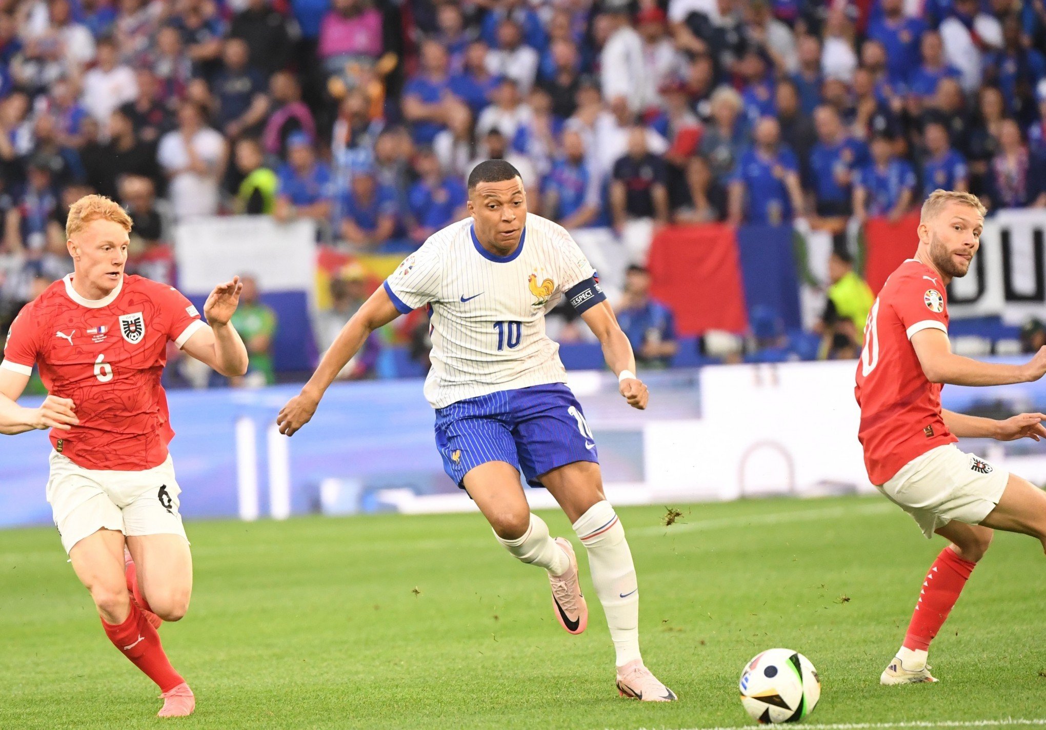 França vence Áustria em final dramático e Mbappé comanda vitória na estreia da Eurocopa