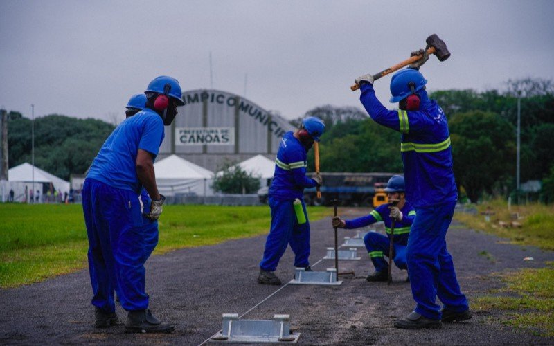 Equipe do Exército Brasileiro instala estruturas no Centro Olímpico Municipal de Canoas