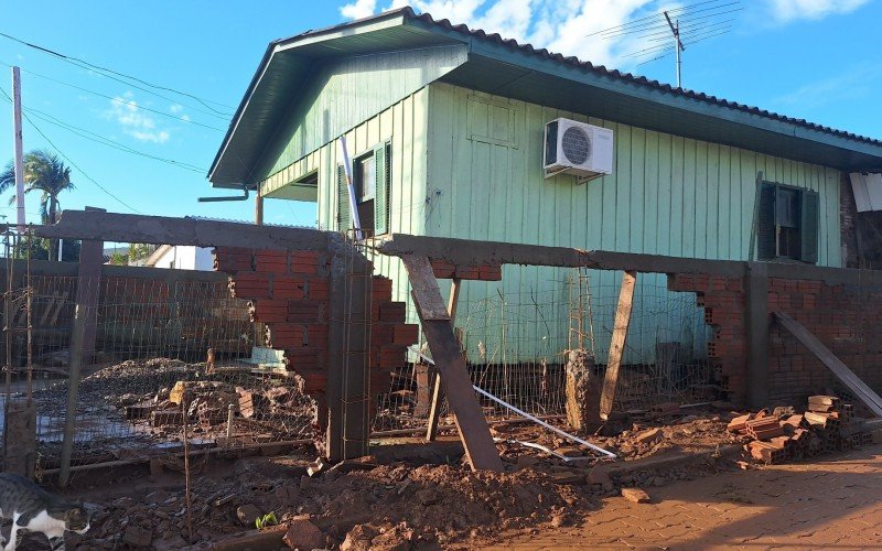 Moradores relutam em retornar para a parte baixa do Bairro Navegantes, em São Sebastião do Caí, mesmo com o recuo das águas 