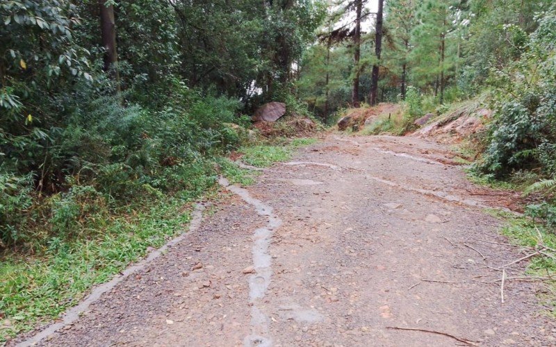 Rachaduras foram seladas com cimento para impedir infiltração de água