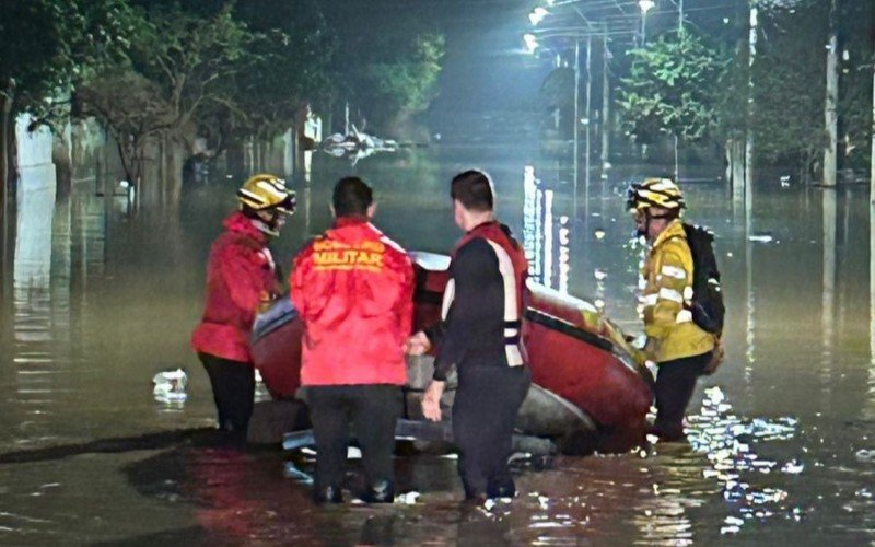 Em Montenegro, Defesa Civil e Corpo de Bombeiros resgataram mais de 24 famílias com o auxílio de embarcações | abc+