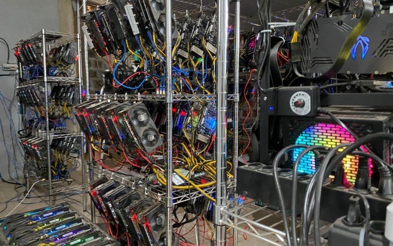 Mineradora clandestina de criptomoedas funcionava em residência em Canela 