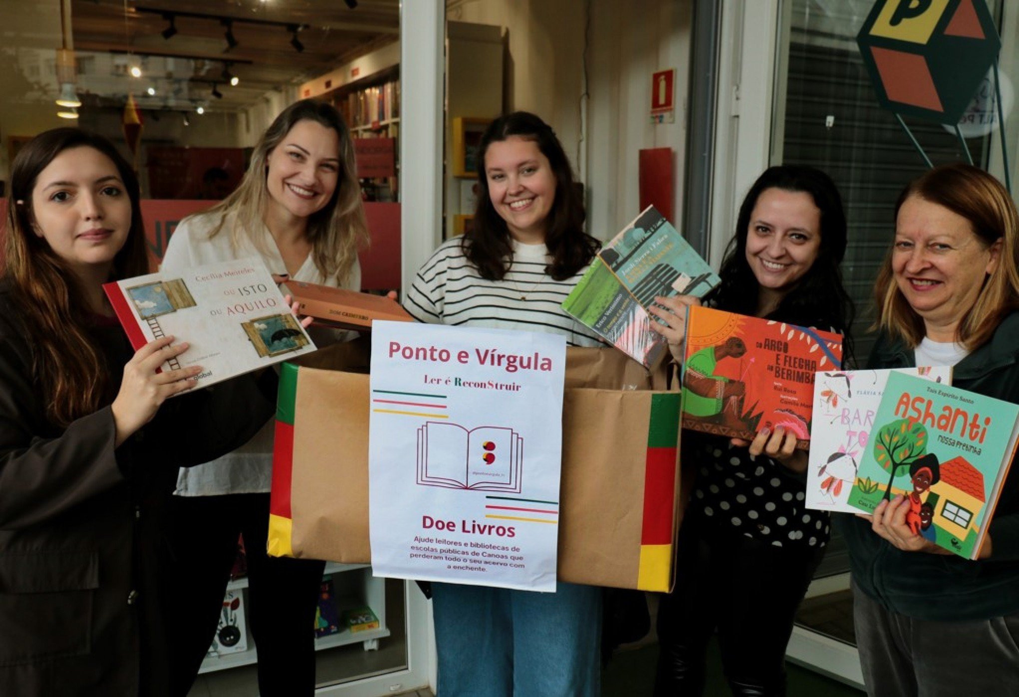 Para devolver a alma de escolas alagadas, grupo busca doações de livros para bibliotecas
