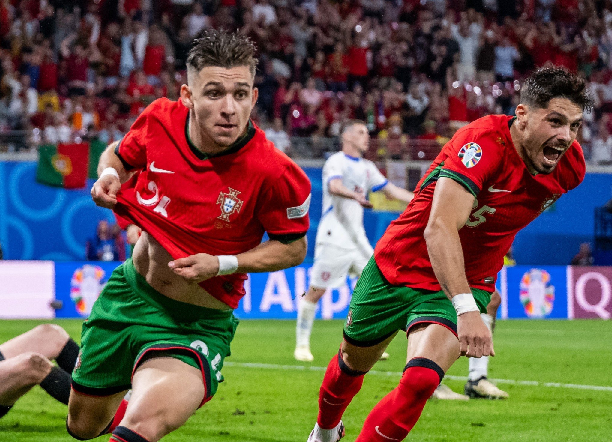 Portugal sofre, mas arranca virada no final e estreia com vitória na Eurocopa