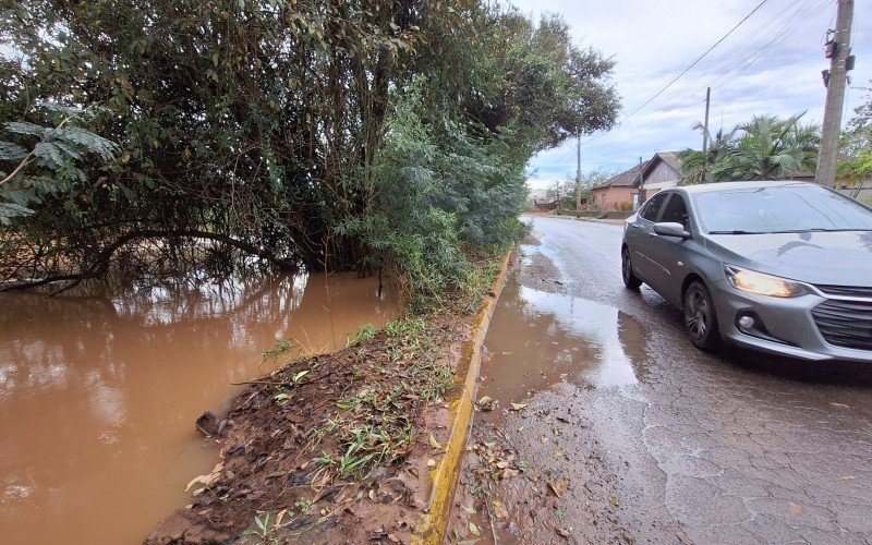 Rio dos Sinos próximo de encontrar as ruas na Barrinha, em Campo Bom | abc+