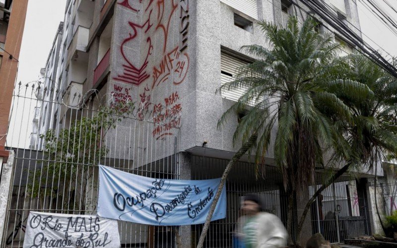 Ocupações de prédios abandonados ganham força em Porto Alegre  | abc+