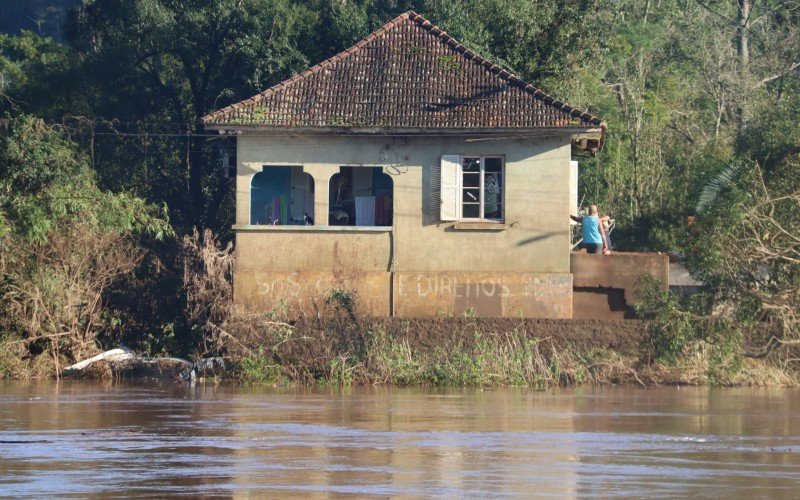 Nível do Rio Caí começou a cair, mas Defesa Civil acredita que voltará a subir até o final do dia | abc+