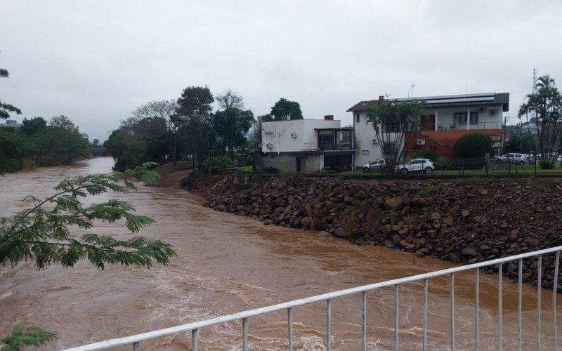 Rio Paranhana chegou a 5,74 metros no domingo em Igrejinha e nesta terça-feira está em 1,62 metro | abc+