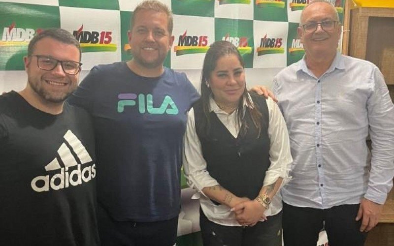 Lideranças emedebistas acompanham o anúncio da pré-candidatura. O vereador Cesar Júnior, o presidente da legenda, Fernando Cofferri e o ex-prefeito de São Sebastião do Caí (2009/2016), Darci Lauermann ao lado de Brizaida | abc+