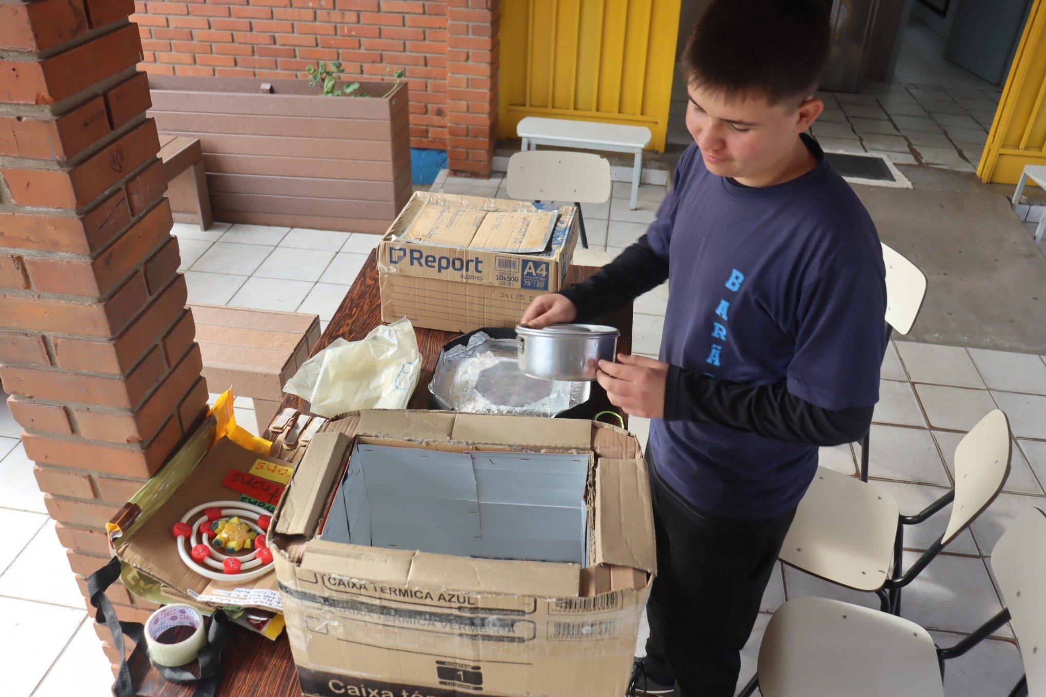 Forno Solar Ã© um dos projetos desenvolvidos na Semana de EducaÃ§Ã£o Socioambiental SustentÃ¡vel da Emef BarÃ£o do Rio Branco 