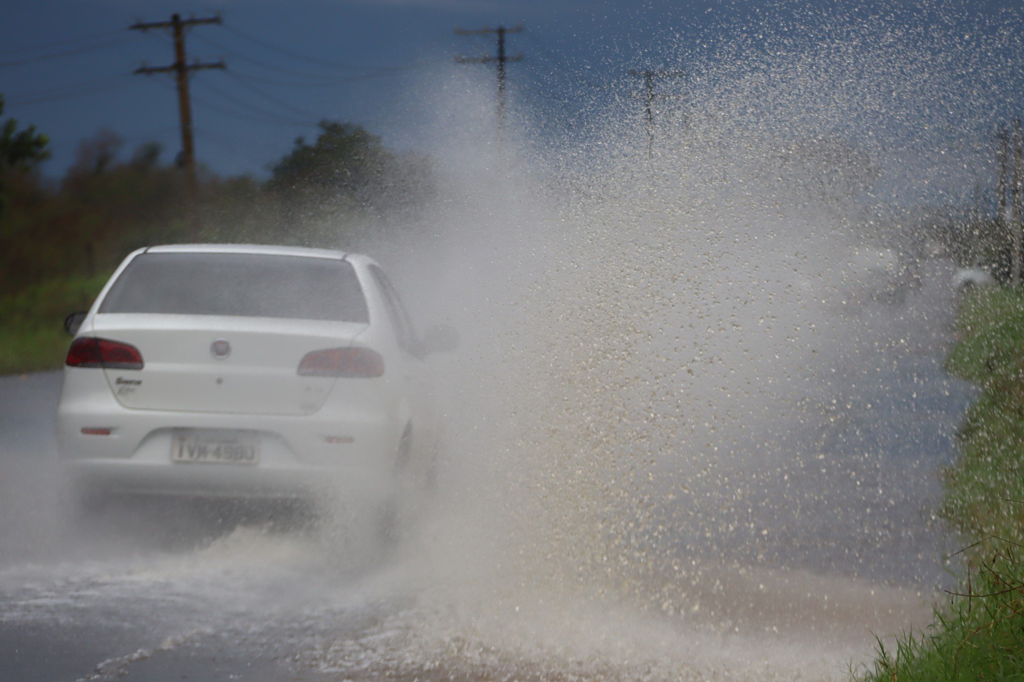 TEMPESTADE NO RS: Defesa Civil emite alertas para alto volume de chuva e risco de alagamentos