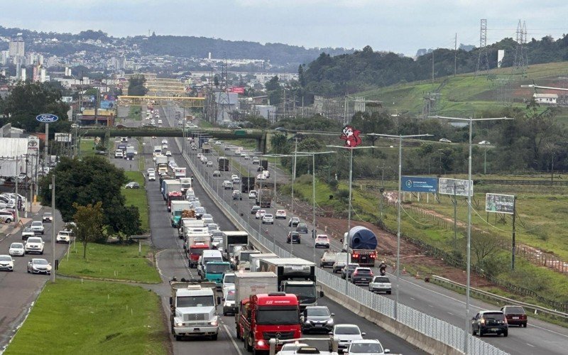 Obras na BR-116 deixa o trânsito lento no trecho de Novo Hamburgo