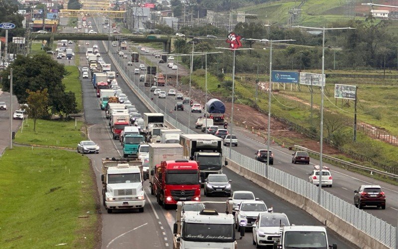 Obras na BR-116 deixa o trânsito lento no trecho de Novo Hamburgo