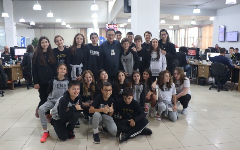 Visita dos alunos da IENH ao Grupo Sinos