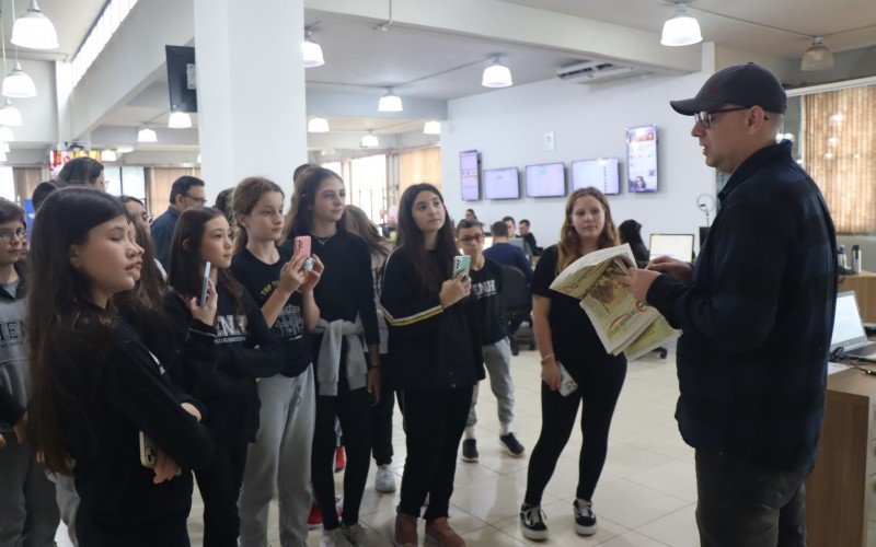 Visita dos alunos da IENH ao Grupo Sinos