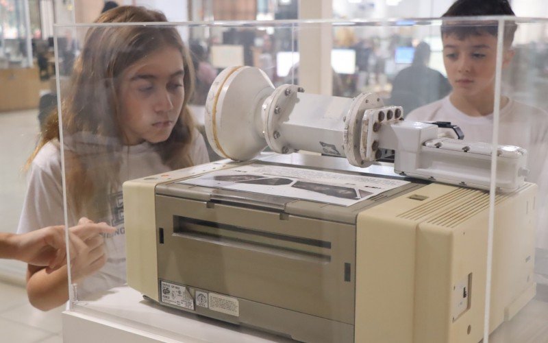 Visita dos alunos da IENH ao Grupo Sinos