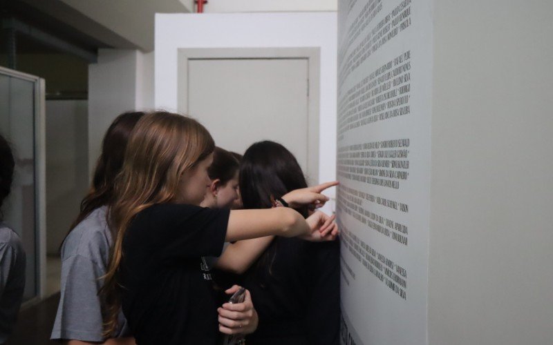 Visita dos alunos da IENH ao Grupo Sinos