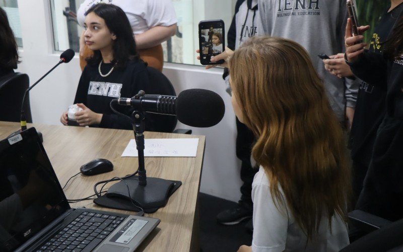 Visita dos alunos da IENH ao Grupo Sinos