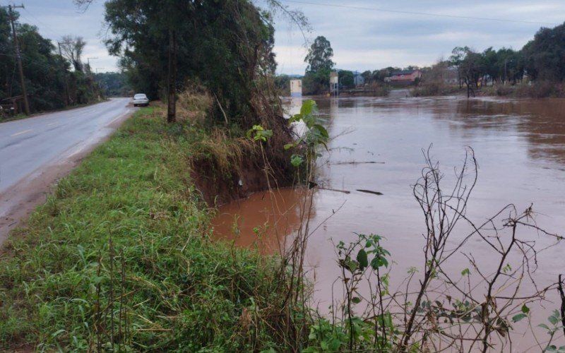 Erosões às margens da RS-124 são registradas no trecho de Pareci Novo | abc+