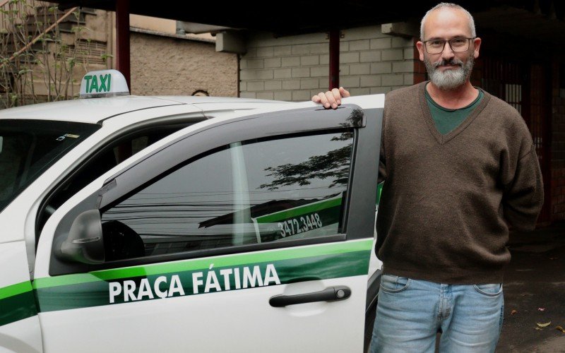 Márcio Lang, taxista há 20 anos, relaciona a falta de clientela à inatividade do Trensurb na Estação Fátima