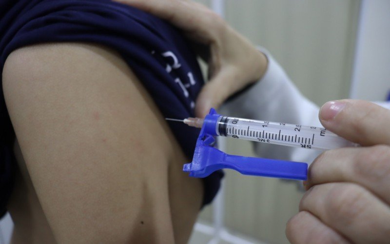 De 3,3 mil doses contra a dengue foram aplicadas 1,1 mil