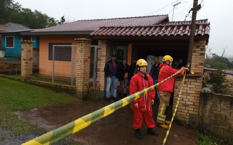 Solo cedeu em trecho de duas ruas do bairro Berto Círio