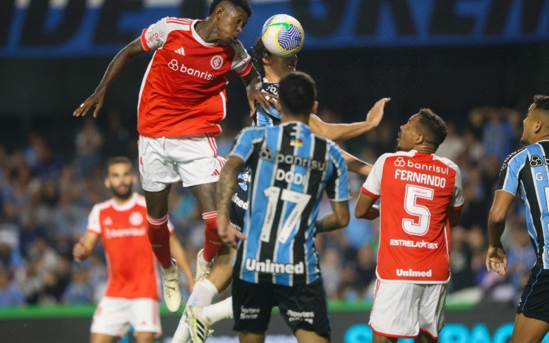 Vitão cabeceou para o gol e contou com desvio de Gustavo Martins para vencer Marche | abc+