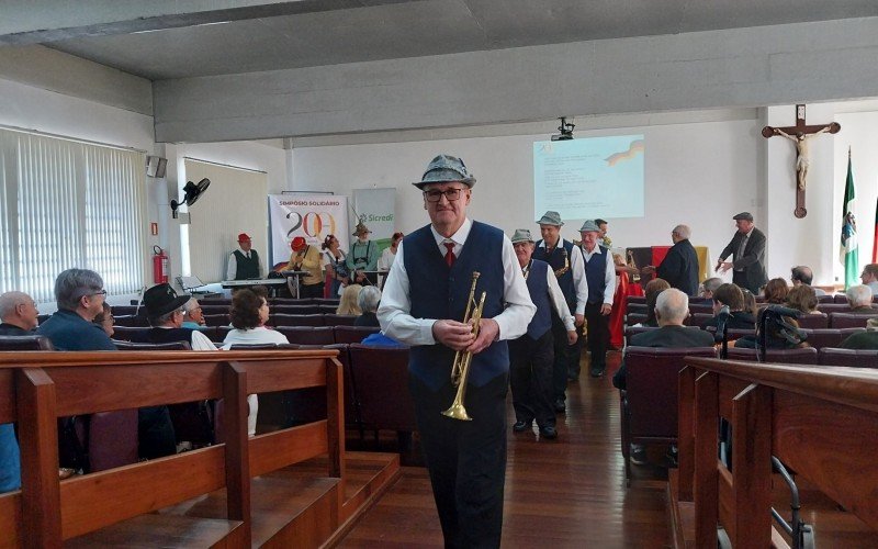 Simpósio Solidário, na Paróquia São  Miguel, contou com banda típica | abc+