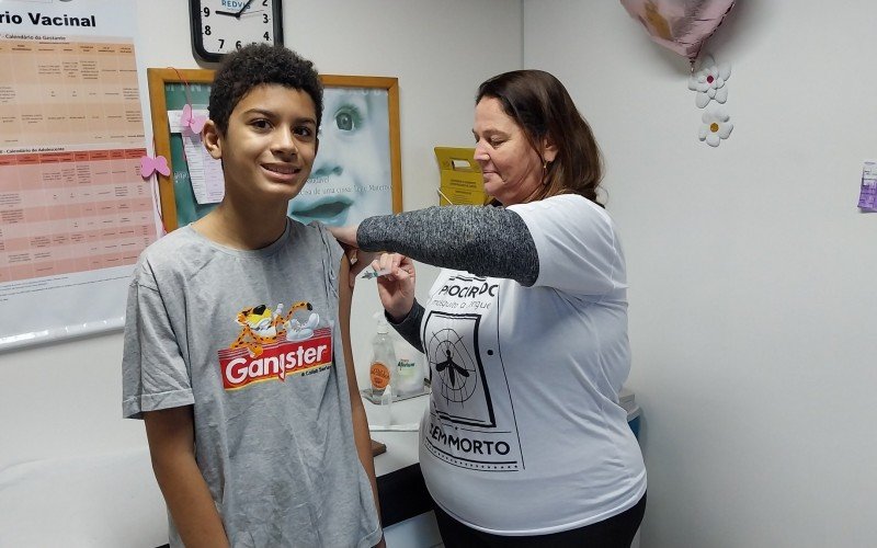 "Eu me sinto mais seguro", diz Josué Henri de Oliveira Vernes após vacinar-se contra a dengue | abc+