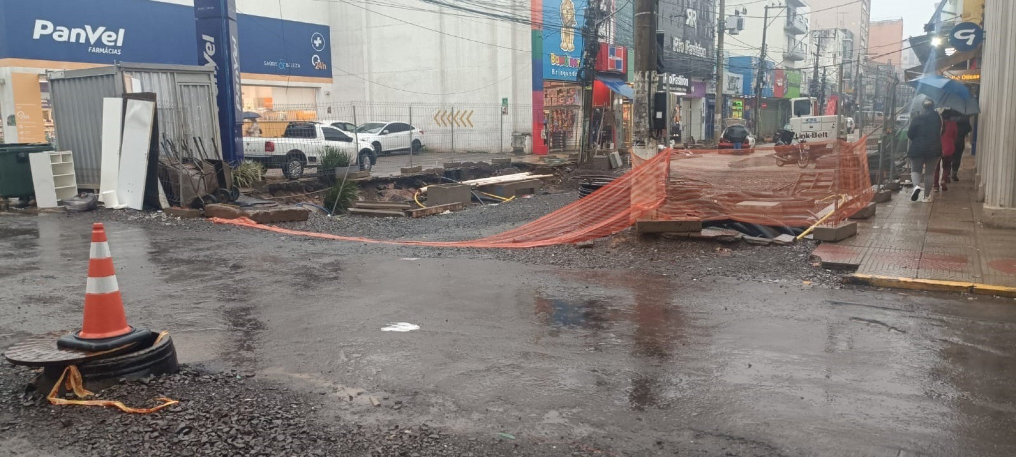 Trânsito será bloqueado em trecho da Rua Osvaldo Aranha a partir de segunda-feira