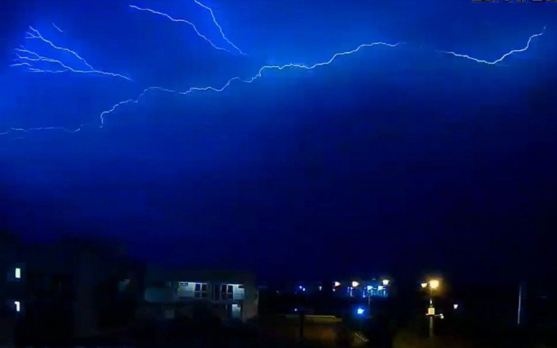 Céu de Santa Maria foi palco de um espetáculo impressionante na madrugada deste domingo | abc+