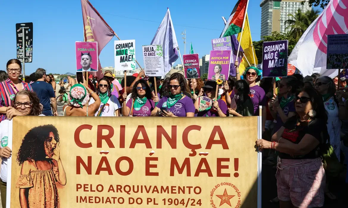 PL DO ABORTO: Manifestantes protestam contra proposta no Rio e em São Paulo