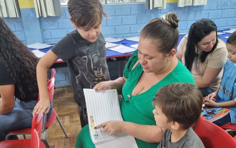 Também foi entregue o caderno de transição aos alunos, representando um rito de passagem escolar | abc+