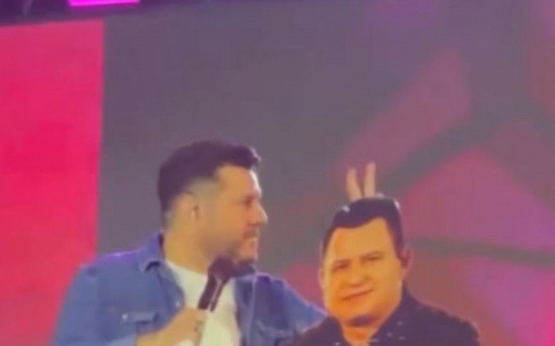 Marrone foi representado por figura em papelão durante show de Bruno | abc+