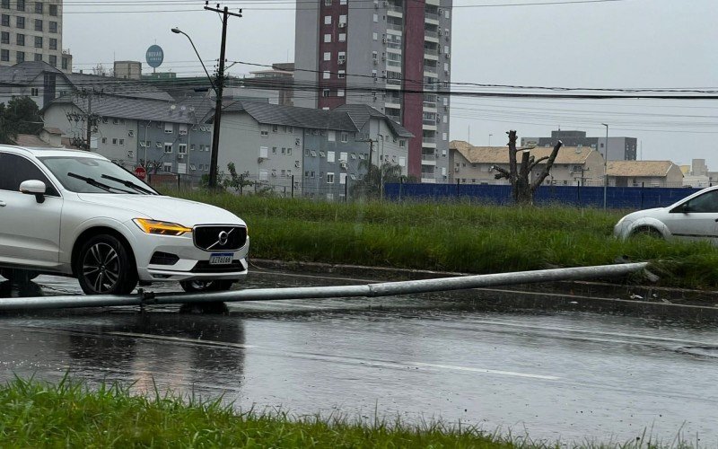 Poste caído na RS-239 em Novo Hamburgo  | abc+