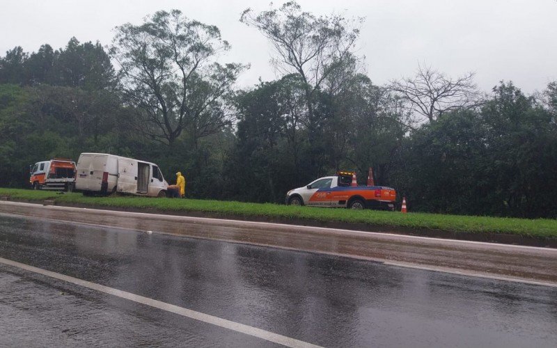 Acidente com van na RS-122, em São Sebastião do Caí