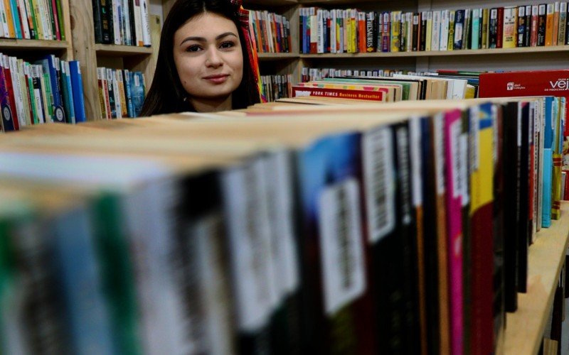 A gerente Monique Oliveira está feliz pela recepção calorosa que a loja vem recebendo