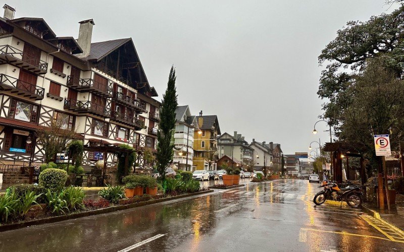 Chuva marca início desta semana em Gramado