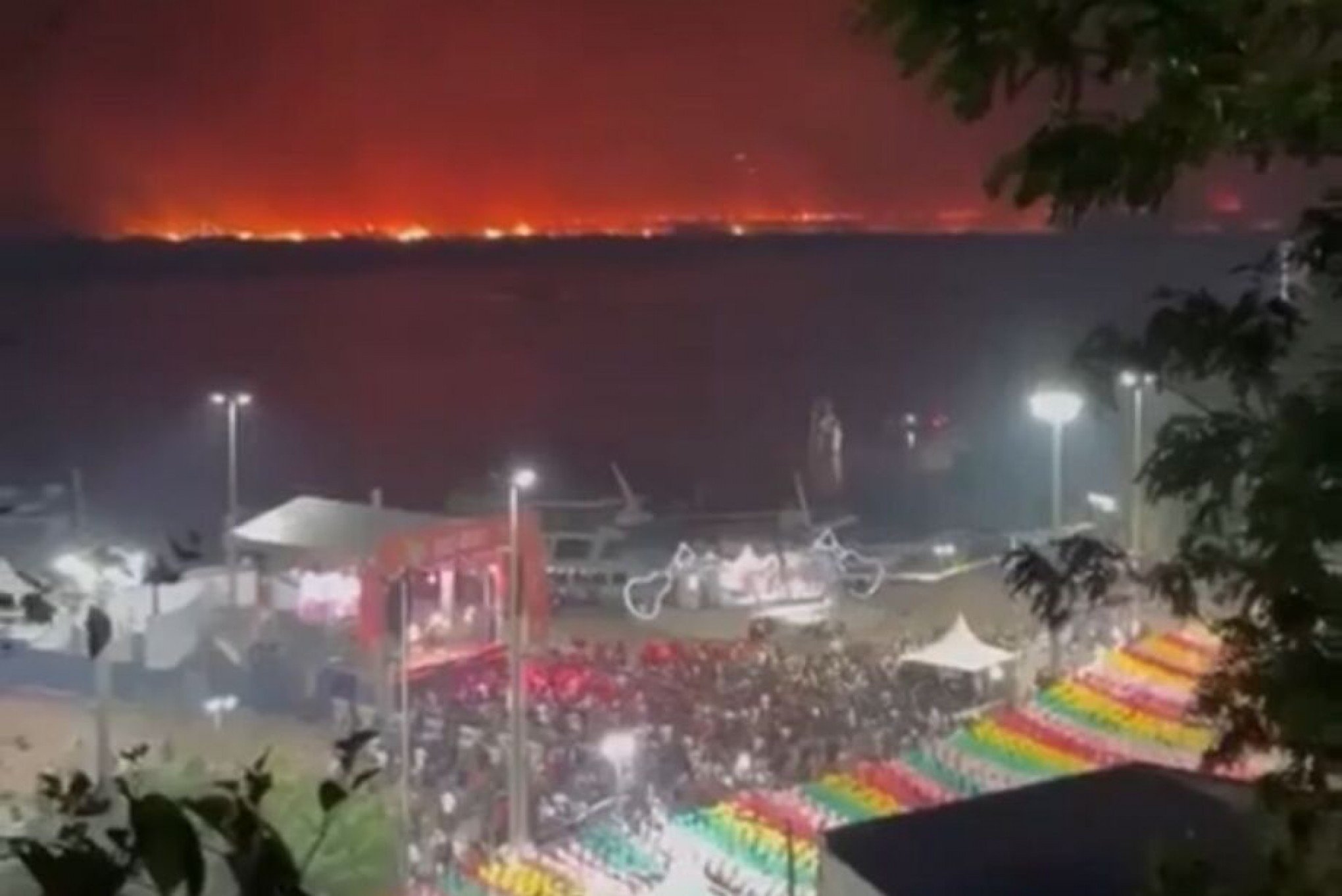 Festa de São João divide atenção com incêndio no Pantanal