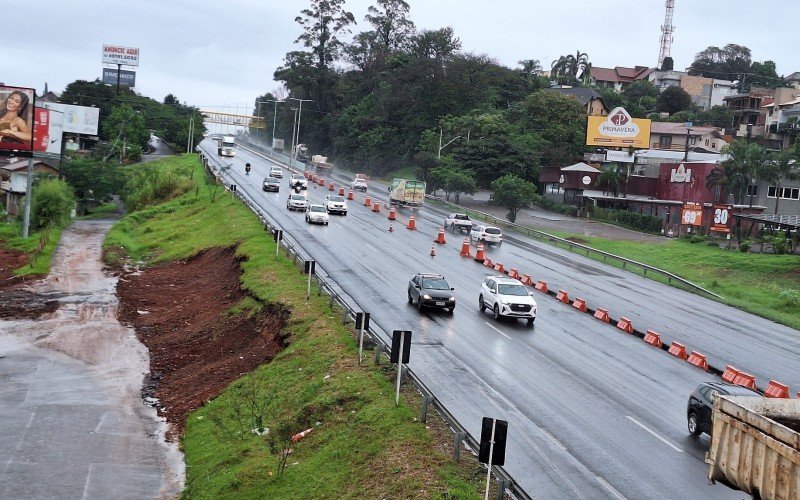 Trechos onde não foram instaladas barreiras de concreto no eixo central da BR-116 dependem de obras complementares, como a construção de passagens subterrâneas | abc+