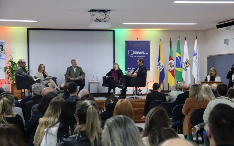 Painel foi mediado pelo professor da Universidade Feevale, José Antônio Ribeiro de Moura | abc+