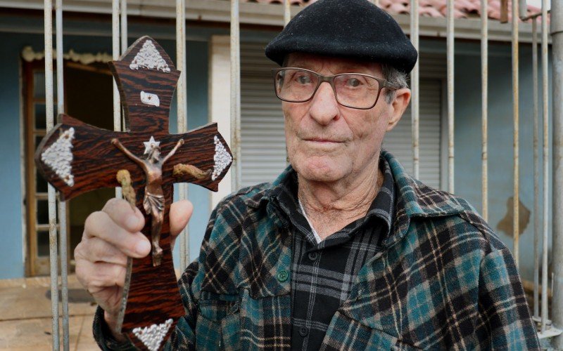 Lidio Pagliarini recuperou cruz da lama