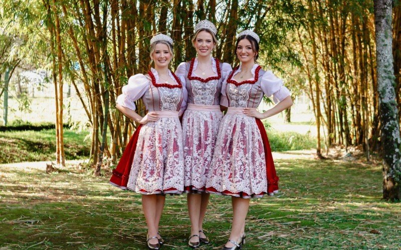 Trajes de passeio das soberanas da 35ª Oktoberfest de Igrejinha