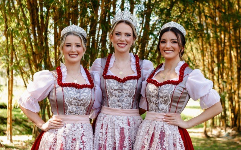 Trajes de passeio das soberanas da 35ª Oktoberfest de Igrejinha